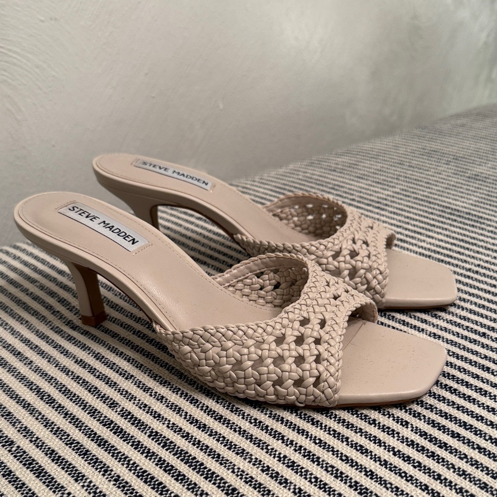Steve Madden Kitten Heel Size 8.5